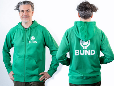 Grüne Jacke = "Hoodie" mit dem neuen BUND Logo